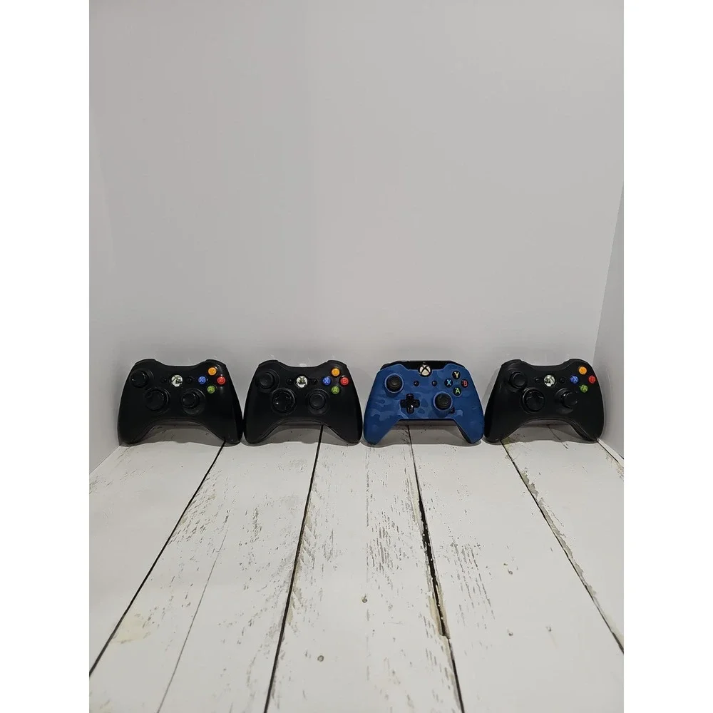 Microsoft Xbox Wireless Controllers Lot of 4 Tested Working